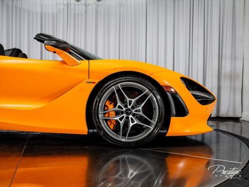 Used 2020 McLaren 720S Performance RWD image 32