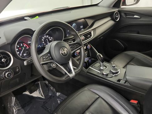 Used 2018 Alfa Romeo Stelvio AWD image 16
