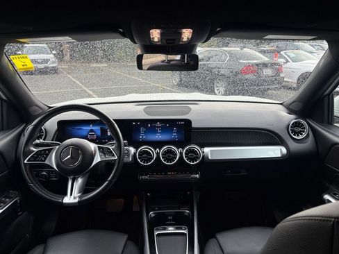 Used 2025 Mercedes-Benz GLB 250 4MATIC image 36