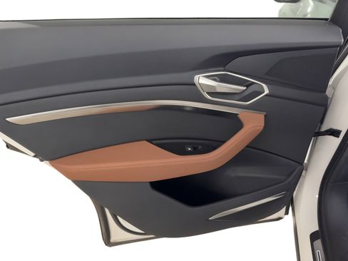 Used 2021 Audi e-tron Premium Plus w/ Premium Plus Package image 17