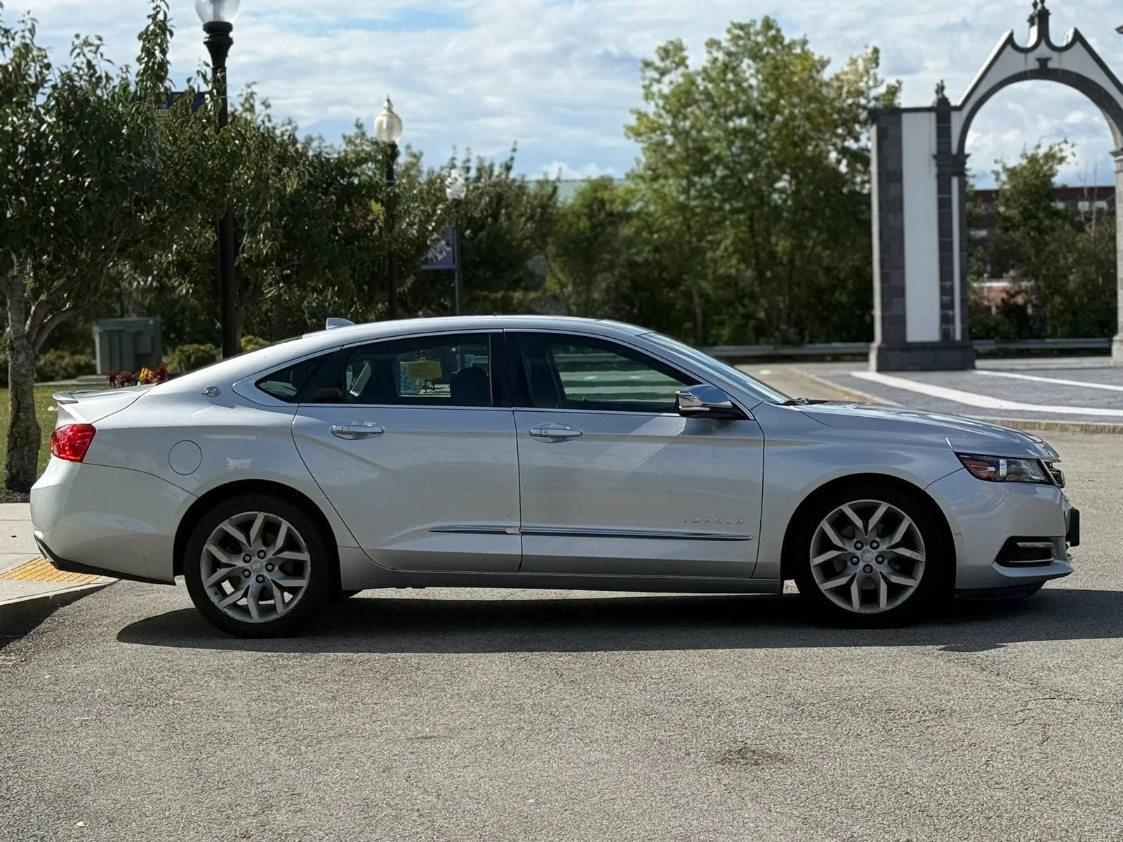 Used 2014 Chevrolet Impala LTZ FWD image 4