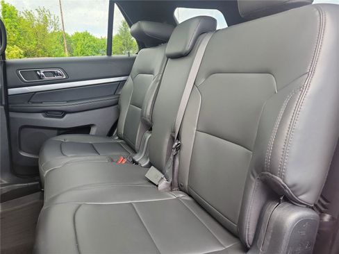 Used 2019 Ford Explorer XLT w/ Equipment Group 202A AWD/4WD image 13