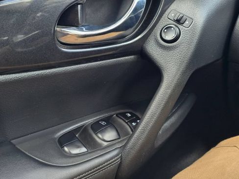 Used 2019 Nissan Rogue SV AWD/4WD image 30