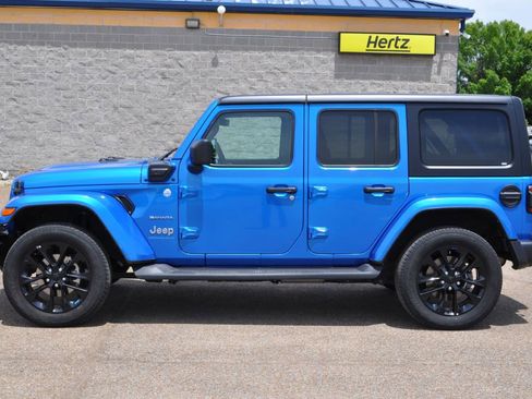 Used 2023 Jeep Wrangler Unlimited Sahara w/ Cold Weather Group AWD/4WD image 18