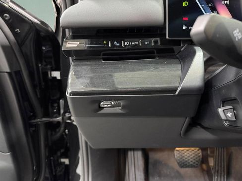 New 2026 BMW 530i xDrive w/ Convenience Package image 27