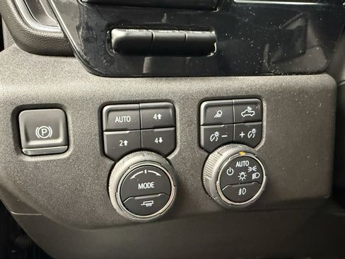 Used 2025 Chevrolet Silverado 1500 High Country w/ Technology Package image 17