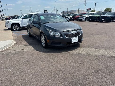 Used 2013 Chevrolet Cruze LT FWD image 3