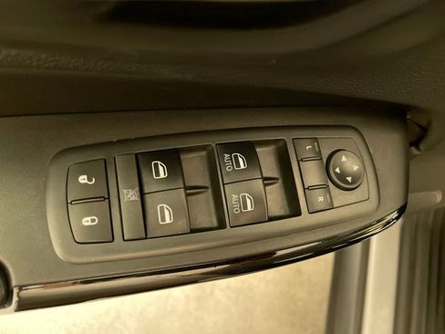 Used 2019 Jeep Cherokee Latitude Plus AWD/4WD image 13