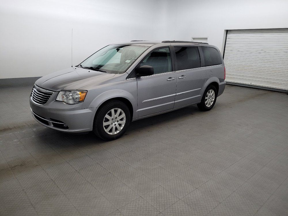 Used 2016 Chrysler Town & Country Touring FWD image 2