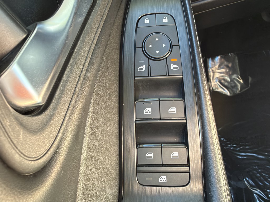 Used 2025 Nissan Rogue SV FWD image 27