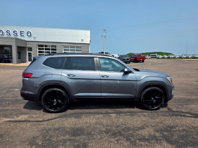 Used 2024 Volkswagen Atlas SE AWD/4WD image 8