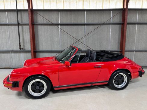 Used 1987 Porsche 911 Carrera RWD image 2