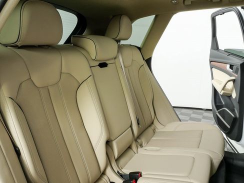Used 2021 Audi Q5 Prestige w/ Prestige Package image 22