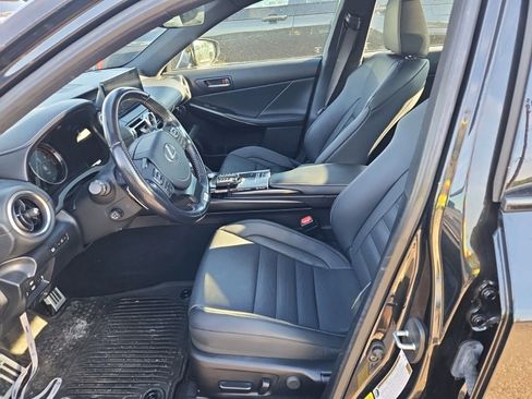 Used 2022 Lexus IS 500 RWD image 7