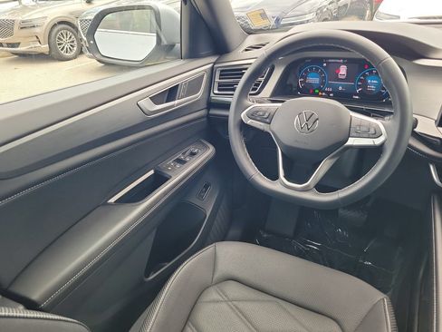 Used 2024 Volkswagen Atlas Cross Sport SE FWD image 14