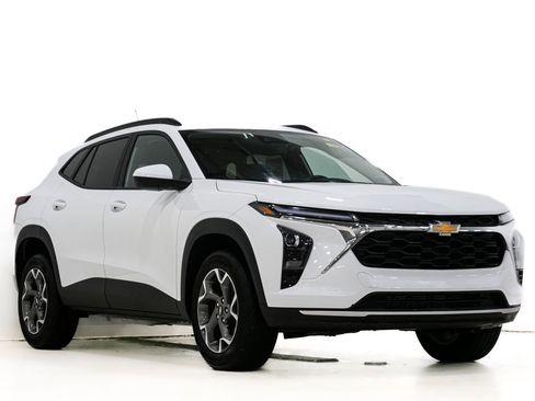 Used 2025 Chevrolet Trax LT image 1