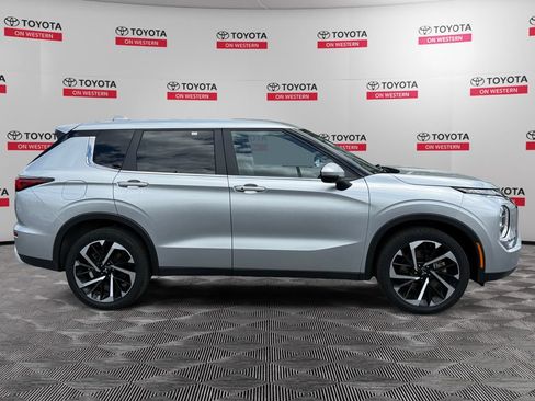 Used 2024 Mitsubishi Outlander SE AWD/4WD image 4