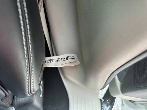 Used 2023 Chrysler Pacifica Touring-L FWD image 31