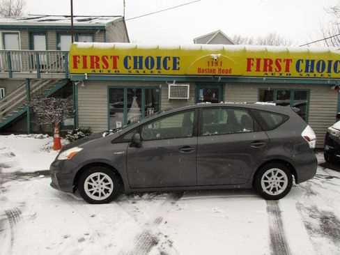 Used 2014 Toyota Prius V Three image 26