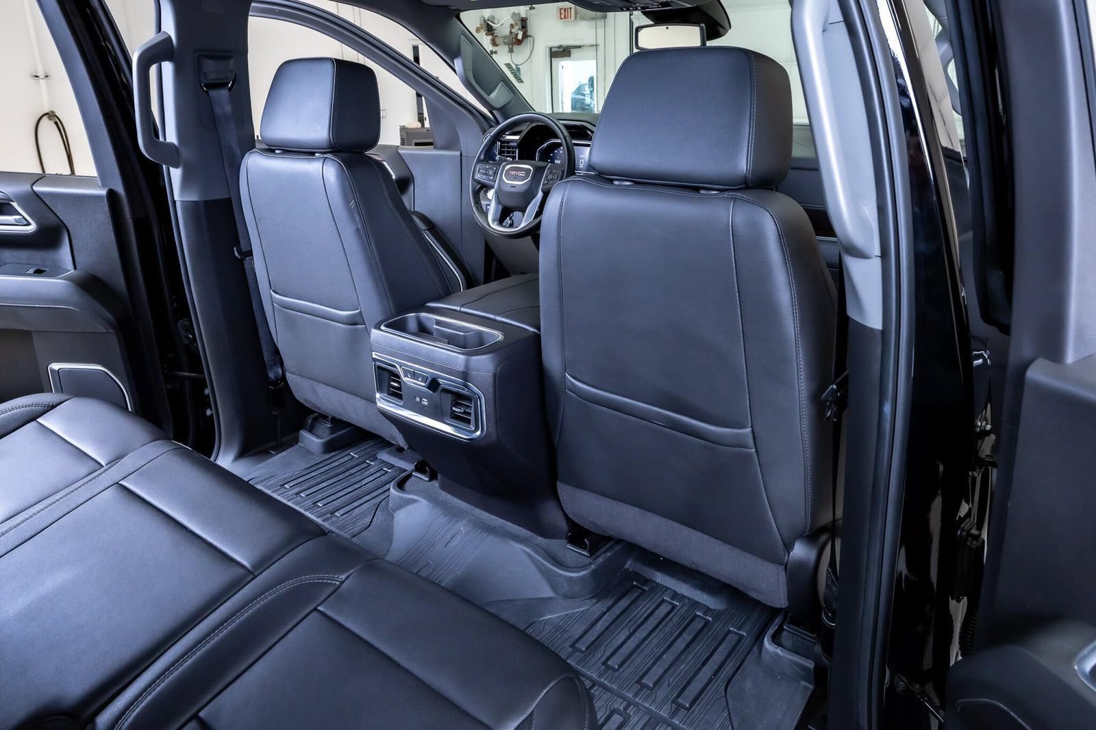 Used 2024 GMC Sierra 1500 SLT AWD/4WD image 30