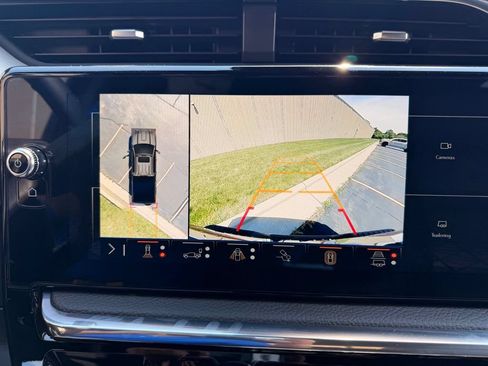 Used 2025 GMC Sierra 2500 Denali w/ Technology Package AWD/4WD image 18