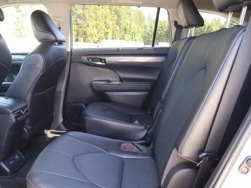Used 2022 Toyota Highlander Platinum AWD/4WD image 27