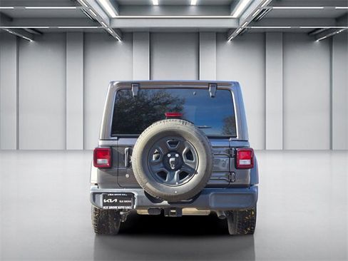 Used 2022 Jeep Wrangler Unlimited Sport image 5