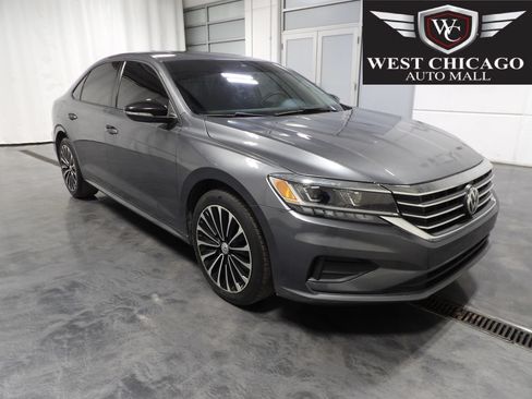 Used 2022 Volkswagen Passat 2.0T FWD image 1