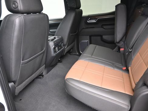 Used 2023 Chevrolet Silverado 1500 High Country w/ High Country Premium Package image 11