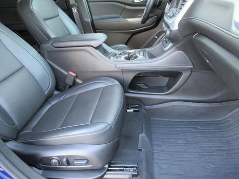 Used 2023 GMC Acadia SLT w/ Preferred Package image 11