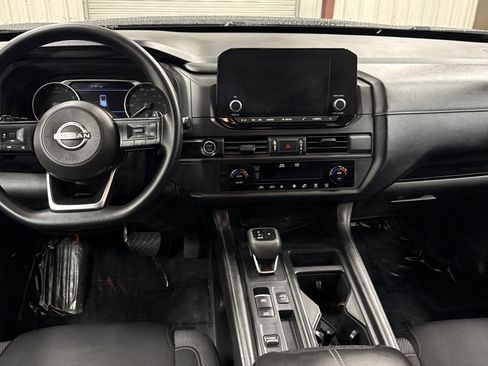 Used 2024 Nissan Pathfinder S image 11