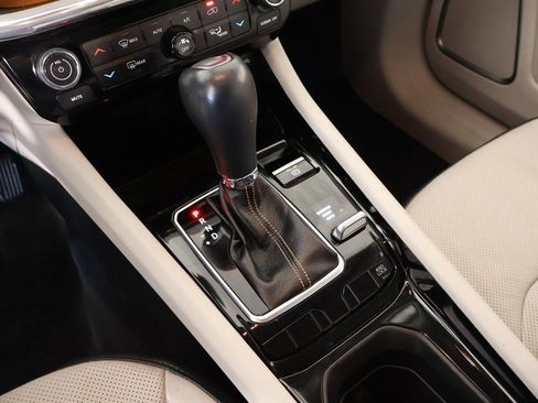 Used 2022 Jeep Compass Limited w/ Elite Group image 9