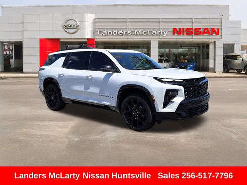 Used 2024 Chevrolet Traverse RS w/ LPO, Floor Liner Package FWD image 1
