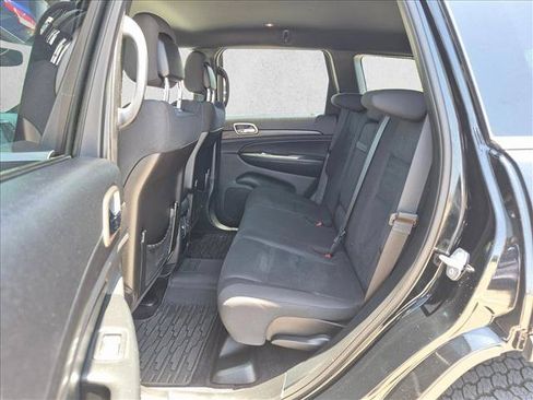 Used 2017 Jeep Grand Cherokee Laredo w/ Quick Order Package 23E AWD/4WD image 19