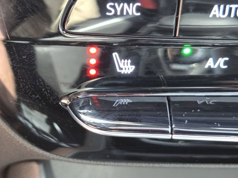 Used 2024 Buick Encore GX Avenir w/ Avenir Technology Package AWD/4WD image 6