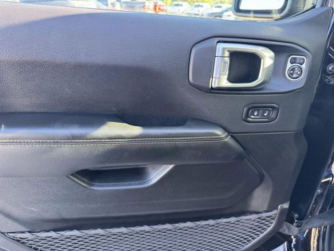 Certified 2025 Jeep Wrangler Sahara AWD/4WD image 13