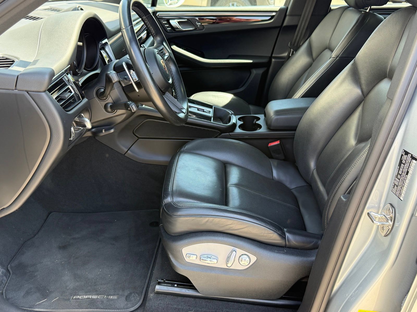 Used 2023 Porsche Macan S AWD/4WD image 25