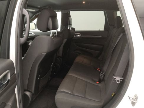 Used 2018 Jeep Grand Cherokee Laredo image 18