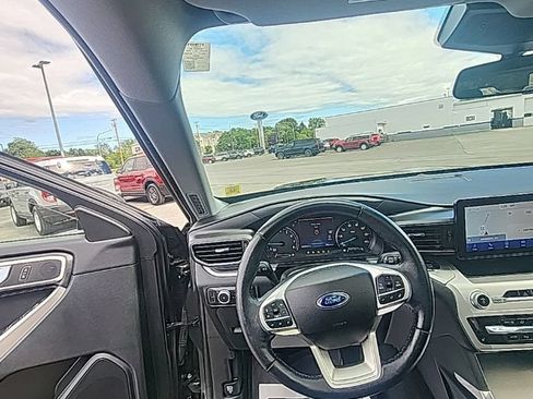 Used 2022 Ford Explorer XLT w/ Equipment Group 202A AWD/4WD image 2