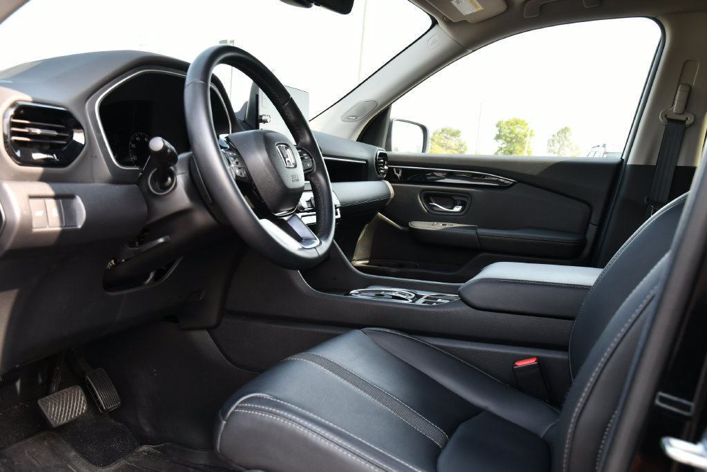 Used 2024 Honda Pilot Touring image 13