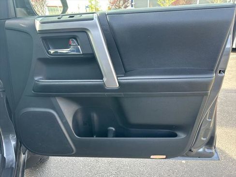 Certified 2016 Toyota 4Runner SR5 AWD/4WD image 16