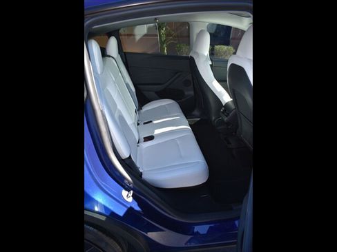 Used 2023 Tesla Model Y Performance image 29