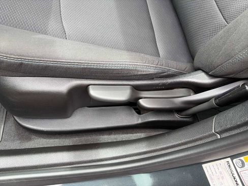Used 2018 Chevrolet Cruze LT FWD image 14