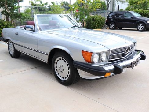Used 1987 Mercedes-Benz 560 SL image 6
