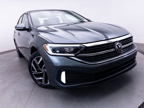 Used 2023 Volkswagen Jetta SEL FWD image 4