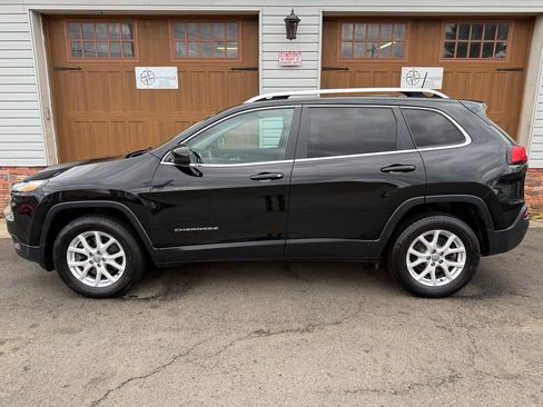 Used 2018 Jeep Cherokee Latitude Plus w/ Cold Weather Group image 6