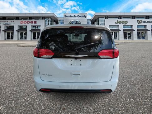 New 2026 Chrysler Voyager LX image 7