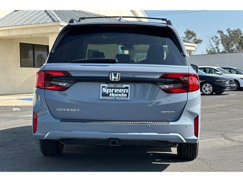 New 2026 Honda Odyssey Touring image 5