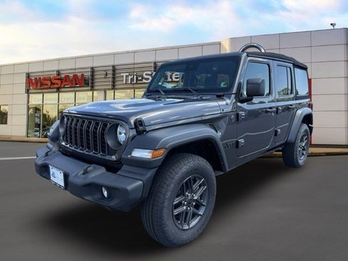 Used 2024 Jeep Wrangler Sport S image 2