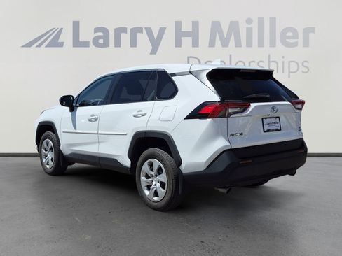 Used 2023 Toyota RAV4 LE AWD/4WD image 3